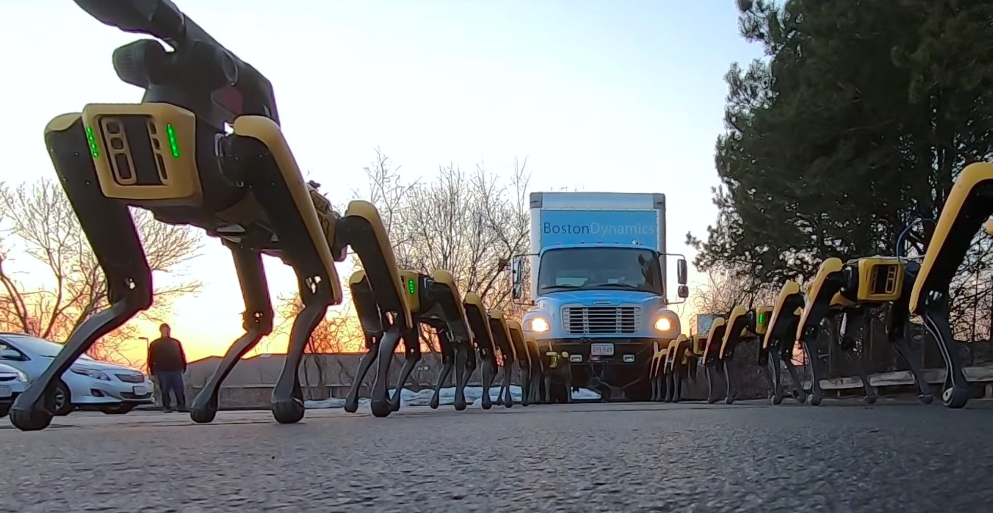 Kiedy "psi zaprzęg" od Boston Dynamics ciągnie ciężarówke 