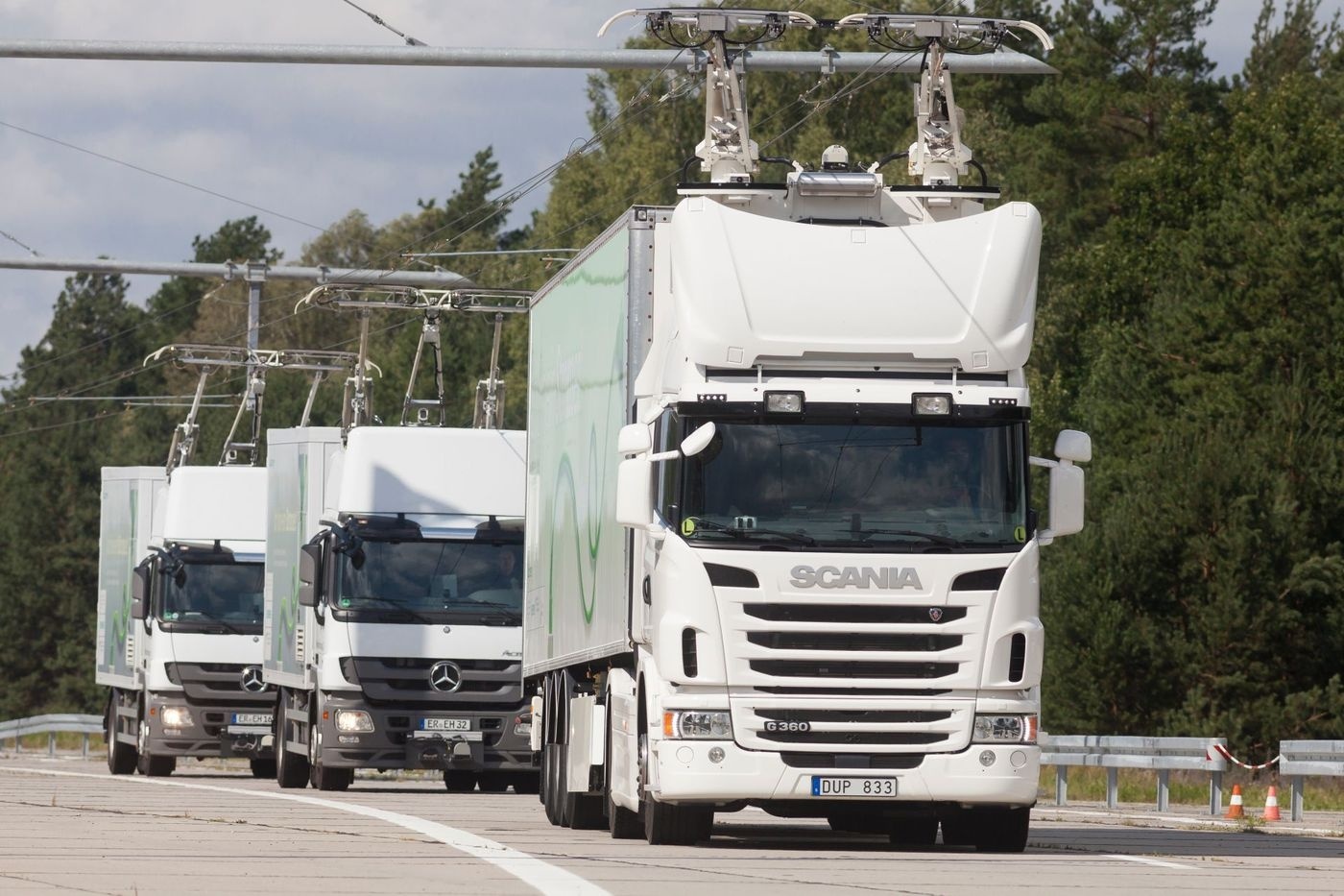 Niemiecka autostrada, gdzie ciężarówka przypomina trolejbus